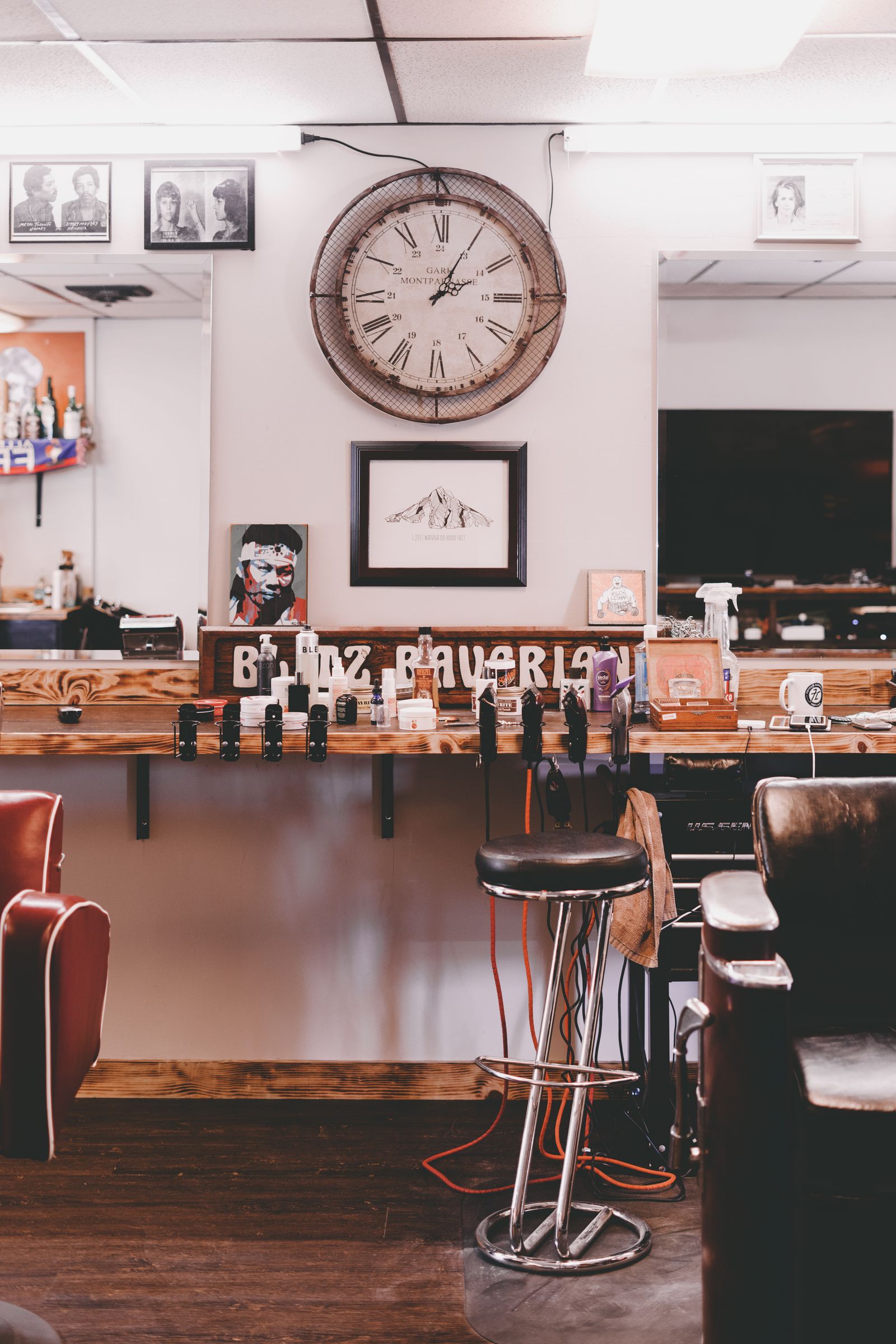 Editorial salon interior